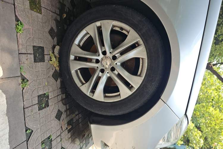 Used Mercedes-Benz E-Class 2011 E 260 L CGI Fashion Model Right Front Wheel Hub
