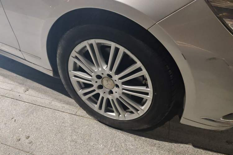 Used Mercedes-Benz E-Class 2011 E 200 L CGI Elegant Model Right Front Wheel Hub