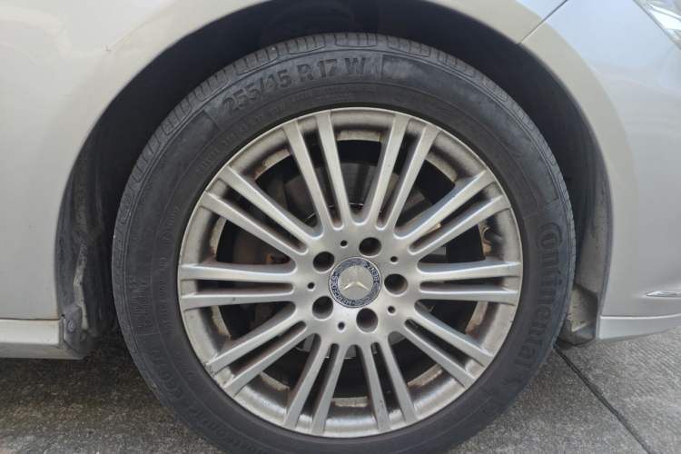Used Mercedes-Benz E-Class 2011 E 200 L CGI Elegant Model Right Front Wheel Hub