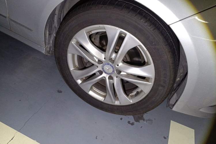Used Mercedes-Benz E-Class 2011 E 300 L Fashion Prestige Model Right Front Wheel Hub