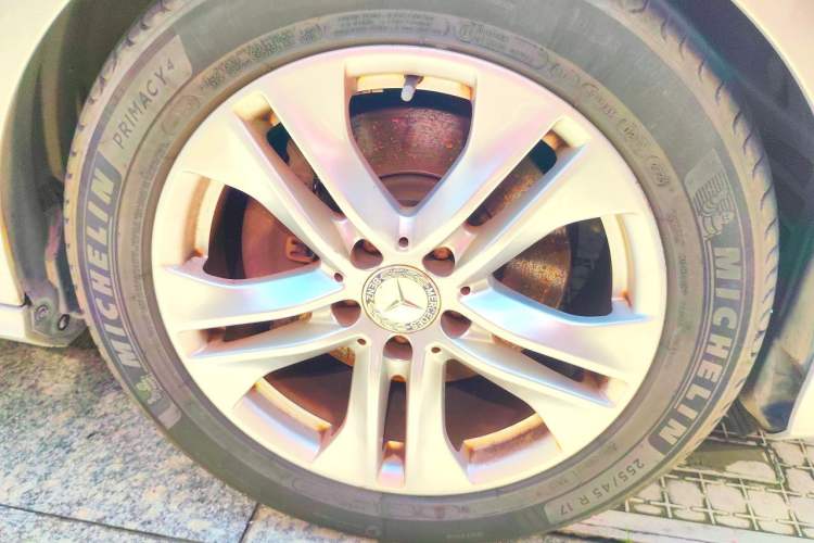 Used Mercedes-Benz E-Class 2011 E 300 L Fashion Prestige Model Right Front Wheel Hub