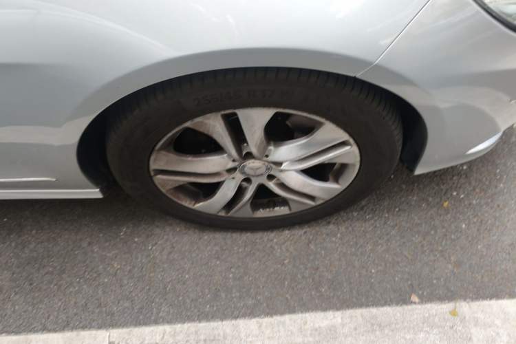 Used Mercedes-Benz E-Class 2011 E 260 L CGI Fashion Model Right Front Wheel Hub