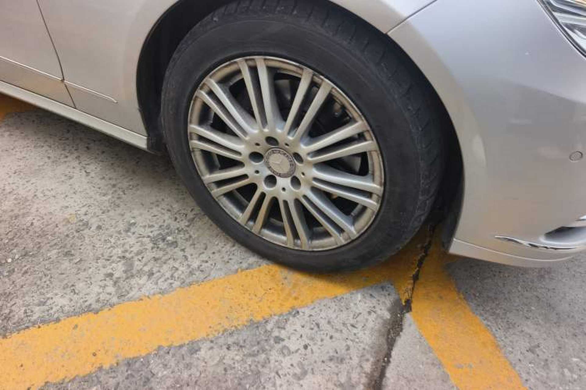 Used Mercedes-Benz E-Class 2011 E 200 L CGI Elegant Model Right Front Wheel Hub