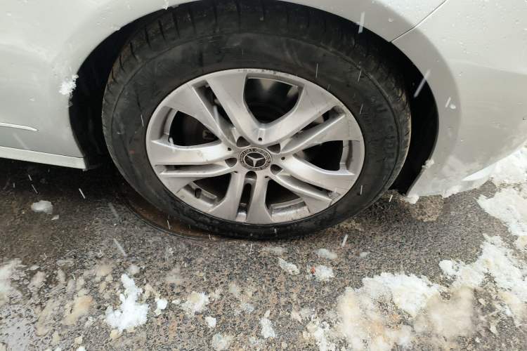 Used Mercedes-Benz E-Class 2011 E 260 L CGI Fashion Model Right Front Wheel Hub