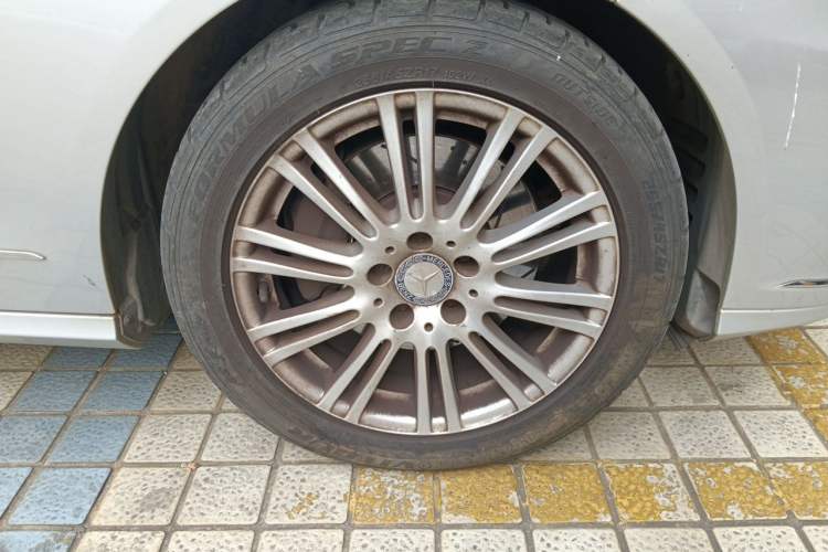 Used Mercedes-Benz E-Class 2011 E 200 L CGI Elegant Model Right Front Wheel Hub