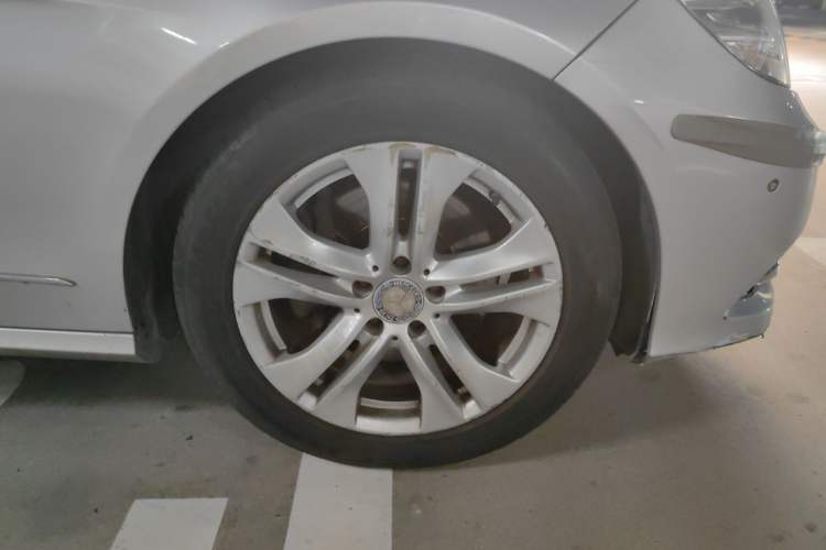 Used Mercedes-Benz E-Class 2011 E 300 L Fashion Prestige Model Right Front Wheel Hub