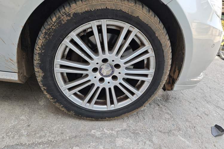 Used Mercedes-Benz E-Class 2011 E 200 L CGI Elegant Model Right Front Wheel Hub