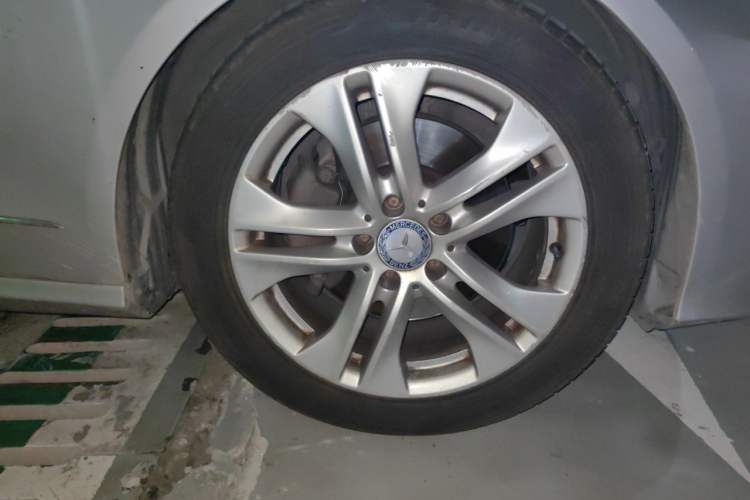Used Mercedes-Benz E-Class 2011 E 260 L CGI Fashion Model Right Front Wheel Hub