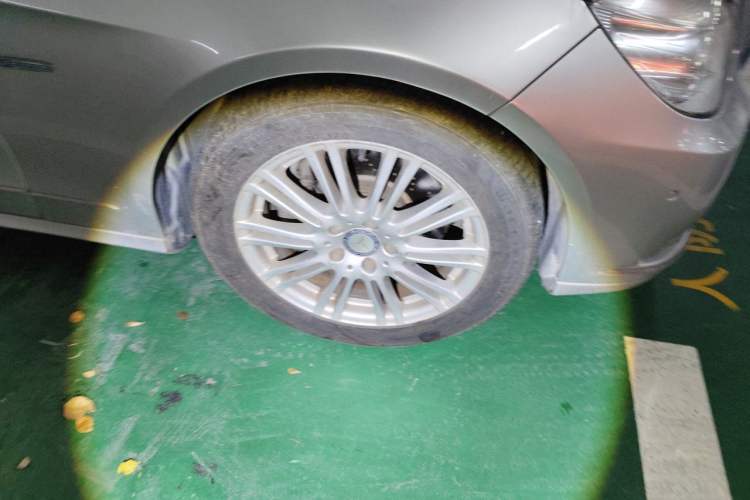Used Mercedes-Benz E-Class 2011 E 260 L CGI Fashion Model Right Front Wheel Hub