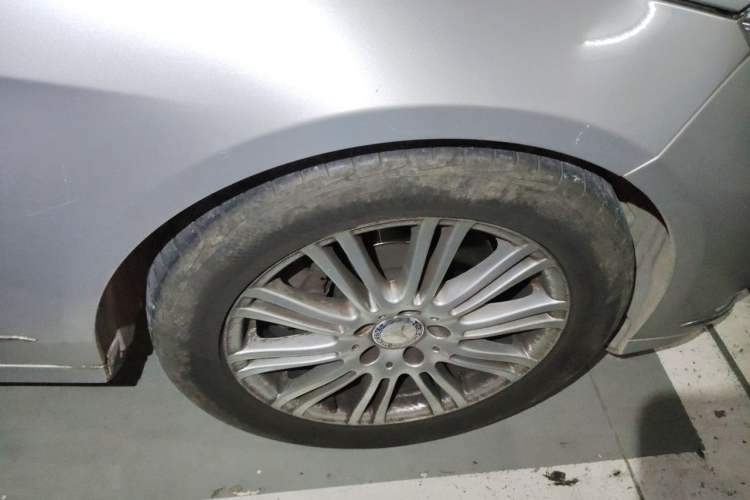 Used Mercedes-Benz E-Class 2011 E 200 L CGI Elegant Model Right Front Wheel Hub