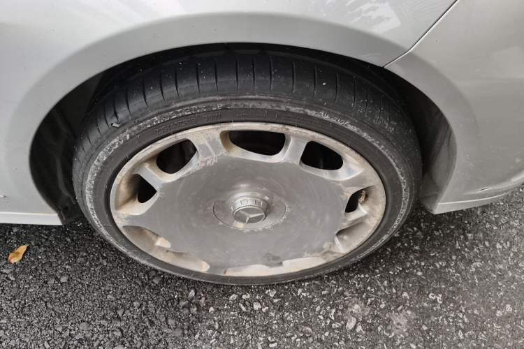 Used Mercedes-Benz E-Class 2011 E 300 L Elegant Model Right Front Wheel Hub