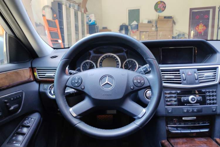 Used Mercedes-Benz E-Class 2011 E 300 L Elegant Model Steering Wheel