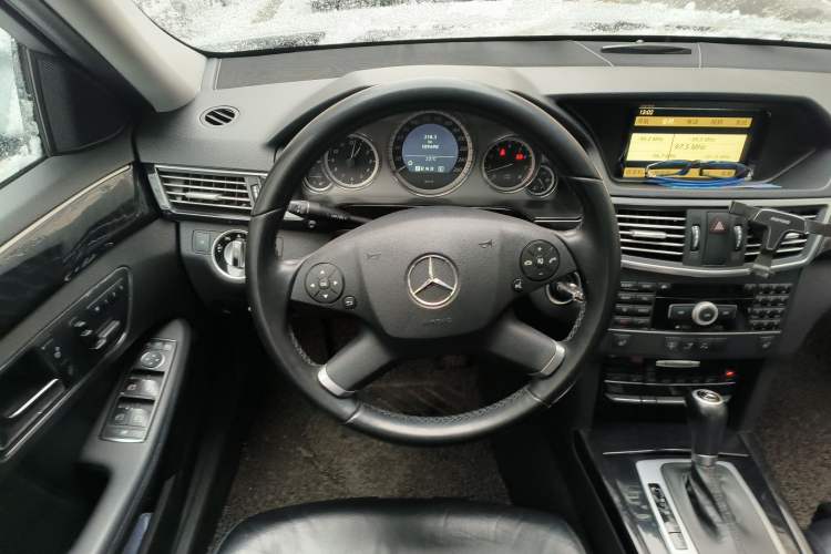 Used Mercedes-Benz E-Class 2011 E 260 L CGI Fashion Model Steering Wheel