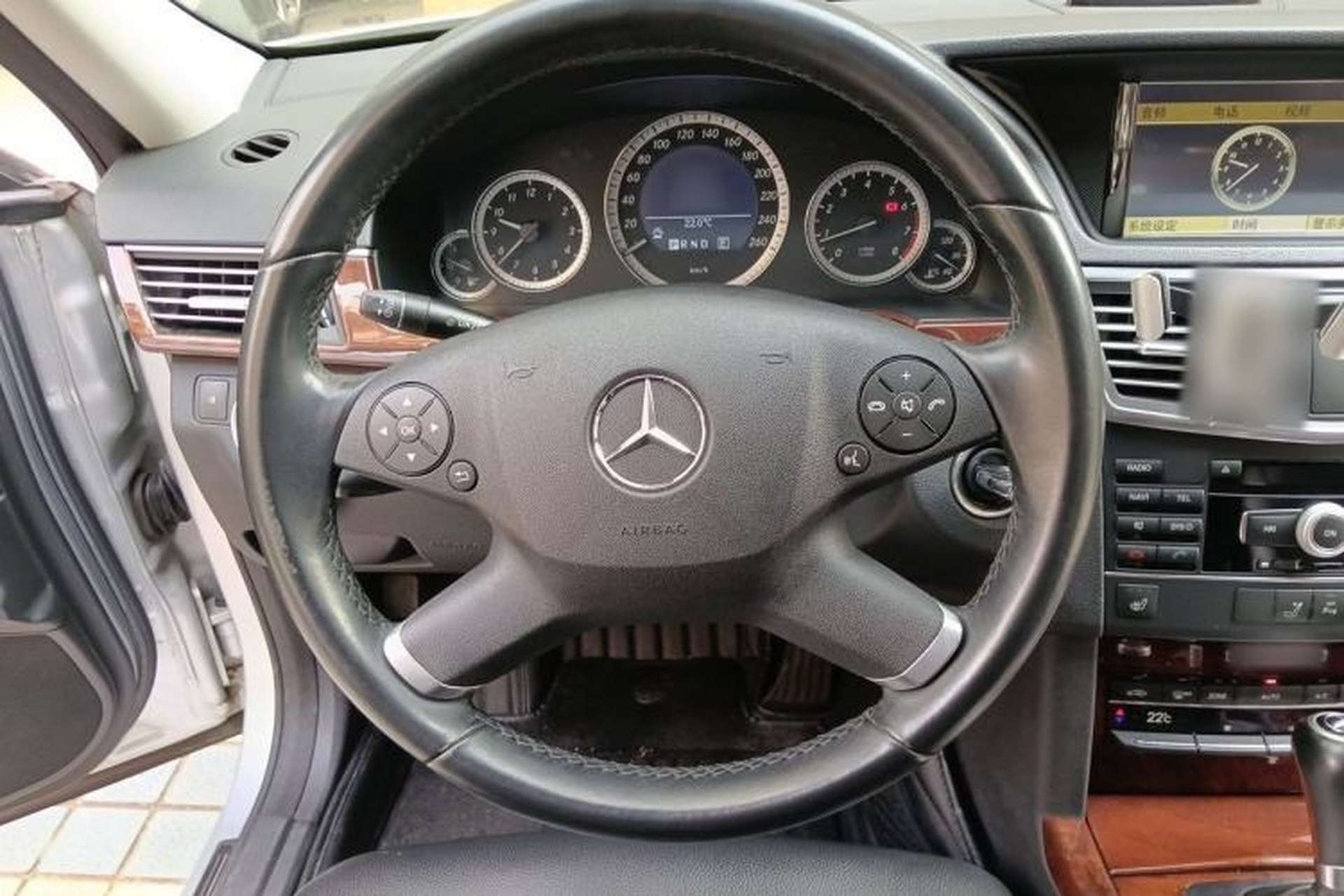 Used Mercedes-Benz E-Class 2011 E 200 L CGI Elegant Model Steering Wheel