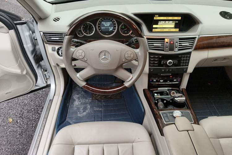 Used Mercedes-Benz E-Class 2011 E 300 L Elegant Model Steering Wheel