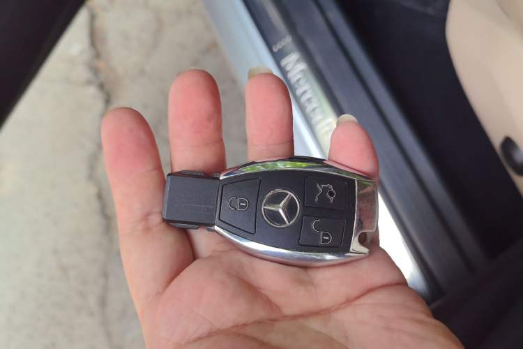 Used Mercedes-Benz E-Class 2011 E 260 L CGI Fashion Model Vehicle Key