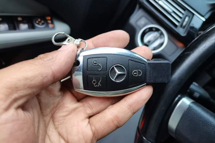 Used Mercedes-Benz E-Class 2011 E 300 L Fashion Prestige Model Vehicle Key