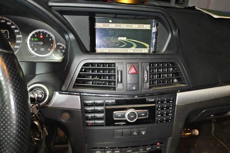 Used Mercedes-Benz E-Class 2011 E 260 CGI Coupe Audio And AC Panel
