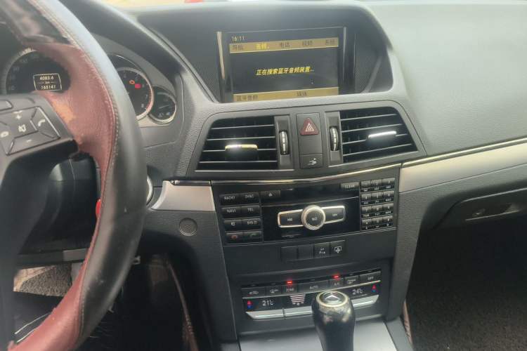 Used Mercedes-Benz E-Class 2011 E 260 CGI Coupe Audio And AC Panel