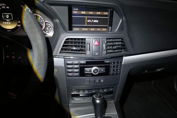 Used Mercedes-Benz E-Class 2011 E 260 CGI Coupe Audio And AC Panel