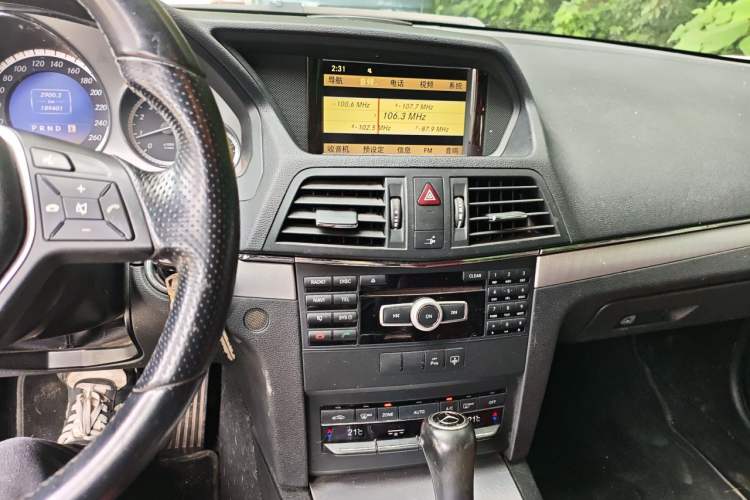 Used Mercedes-Benz E-Class 2011 E 260 CGI Coupe Audio And AC Panel