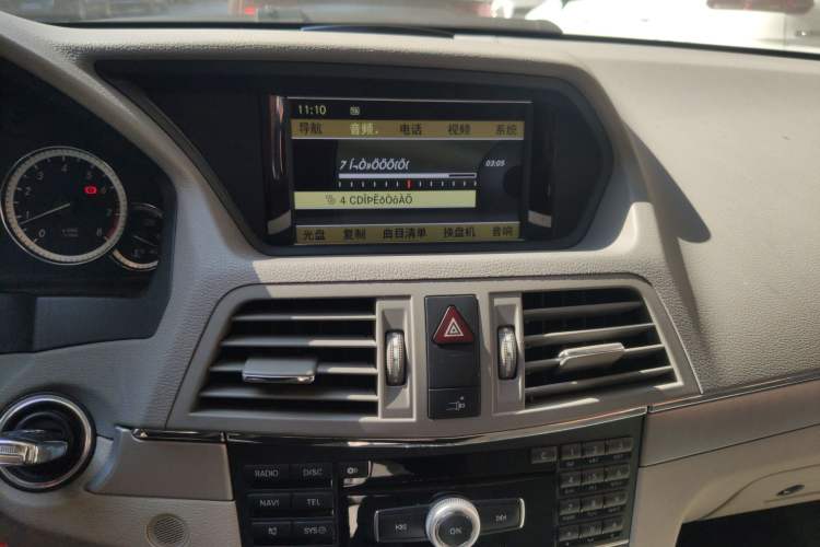 Used Mercedes-Benz E-Class 2011 E 260 CGI Coupe Audio And AC Panel