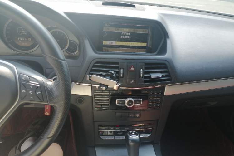 Used Mercedes-Benz E-Class 2011 E 260 CGI Coupe Audio And AC Panel