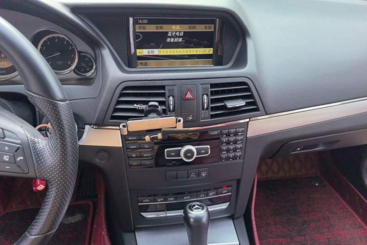 Used Mercedes-Benz E-Class 2011 E 260 CGI Coupe Audio And AC Panel
