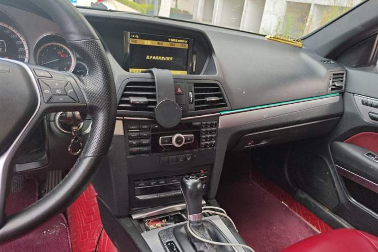 Used Mercedes-Benz E-Class 2011 E 260 CGI Coupe Audio And AC Panel