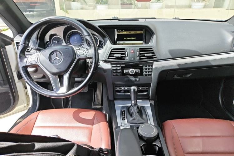 Used Mercedes-Benz E-Class 2011 E 260 CGI Coupe Center Console