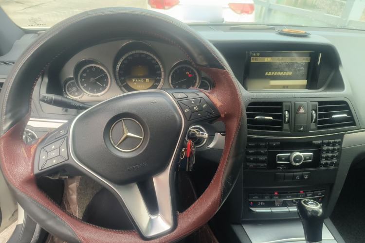 Used Mercedes-Benz E-Class 2011 E 260 CGI Coupe Center Console
