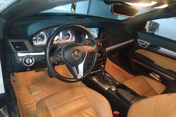 Used Mercedes-Benz E-Class 2011 E 260 CGI Convertible Edition Center Console