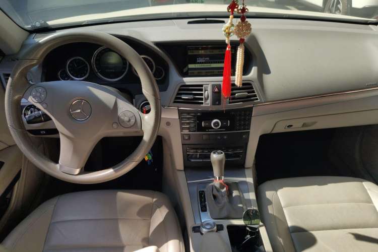 Used Mercedes-Benz E-Class 2011 E 260 CGI Coupe Center Console