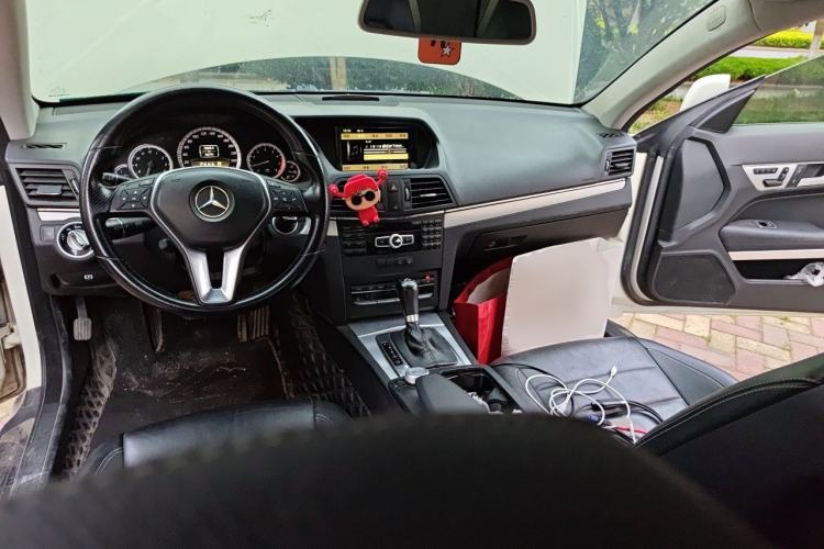 Used Mercedes-Benz E-Class 2011 E 260 CGI Coupe Center Console