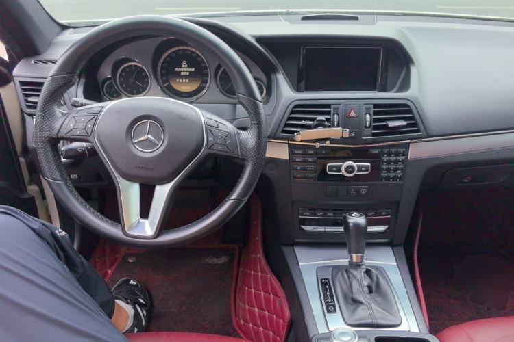 Used Mercedes-Benz E-Class 2011 E 260 CGI Coupe Center Console