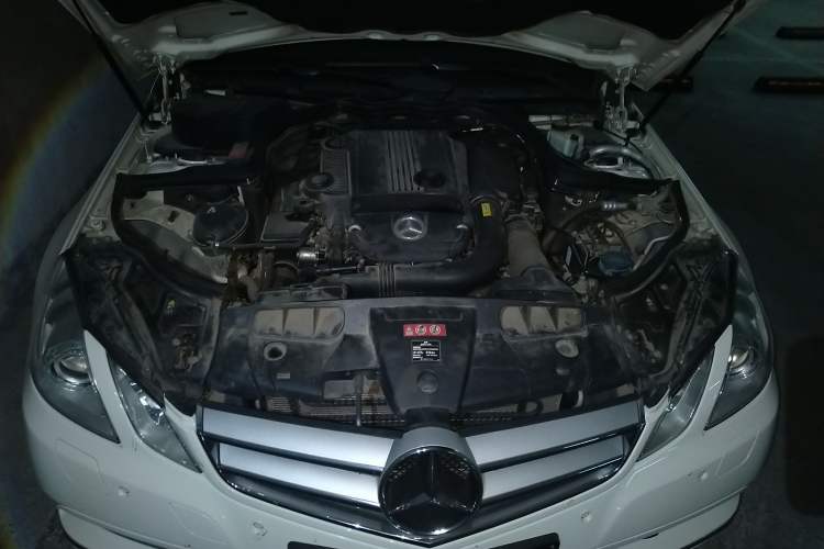 Used Mercedes-Benz E-Class 2011 E 260 CGI Coupe Engine Bay