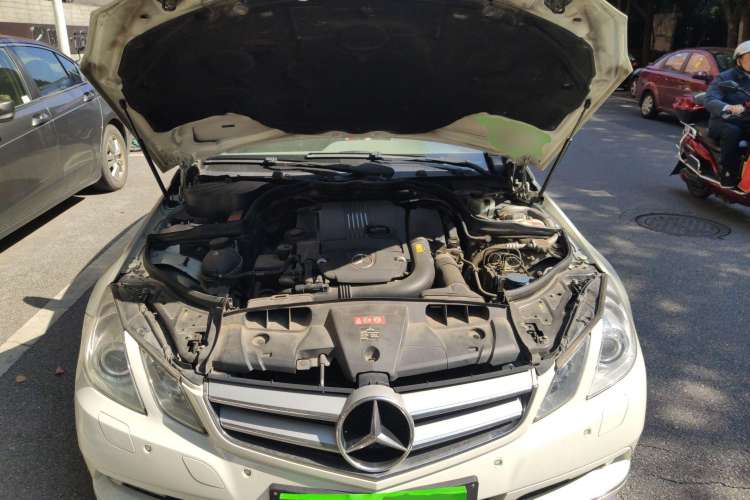 Used Mercedes-Benz E-Class 2011 E 260 CGI Coupe Engine Bay