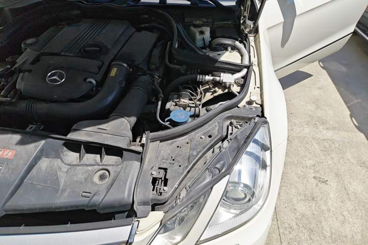 Used Mercedes-Benz E-Class 2011 E 260 CGI Coupe Engine Bay Left