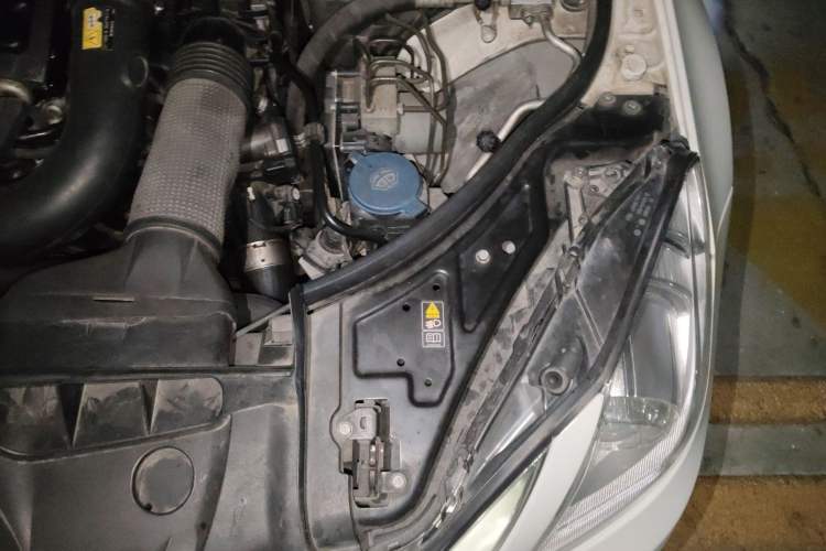 Used Mercedes-Benz E-Class 2011 E 260 CGI Convertible Edition Engine Bay Left