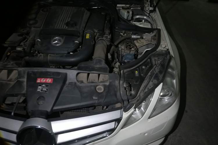 Used Mercedes-Benz E-Class 2011 E 260 CGI Coupe Engine Bay Left