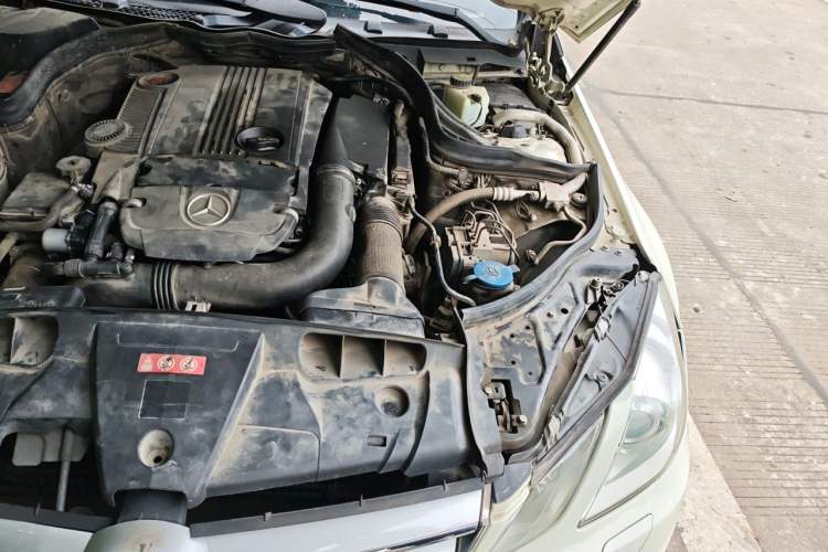 Used Mercedes-Benz E-Class 2011 E 260 CGI Coupe Engine Bay Left