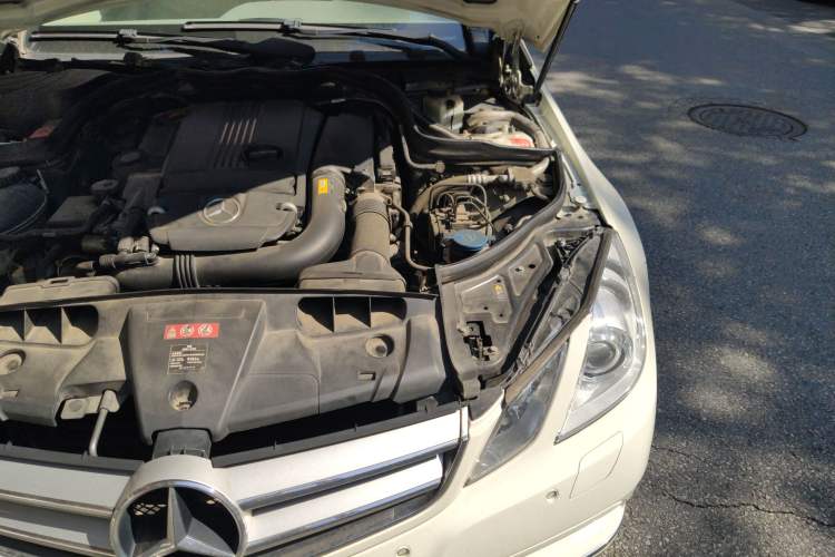 Used Mercedes-Benz E-Class 2011 E 260 CGI Coupe Engine Bay Left
