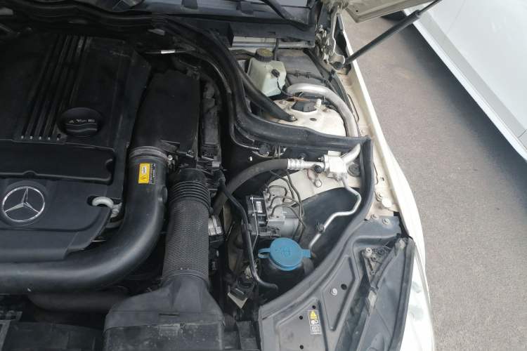 Used Mercedes-Benz E-Class 2011 E 260 CGI Coupe Engine Bay Left