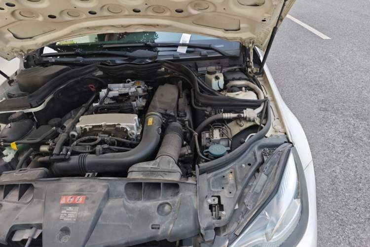 Used Mercedes-Benz E-Class 2011 E 260 CGI Coupe Engine Bay Left