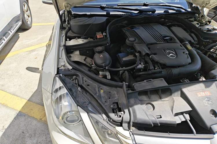 Used Mercedes-Benz E-Class 2011 E 260 CGI Coupe Engine Bay Right