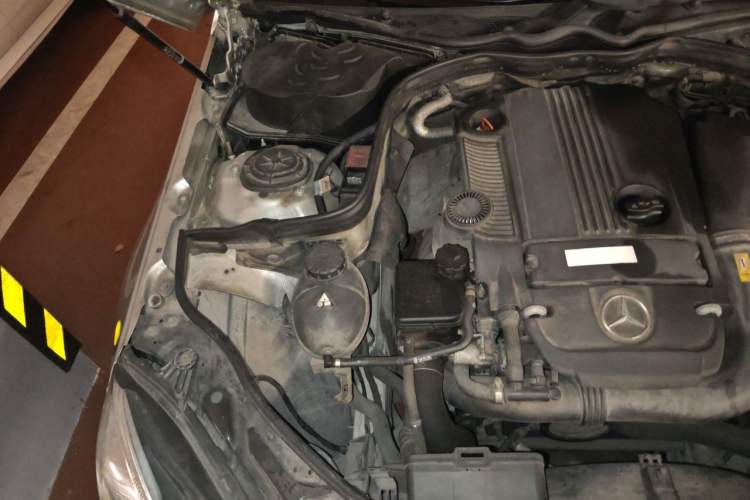 Used Mercedes-Benz E-Class 2011 E 260 L CGI Fashion Model Engine Bay Right