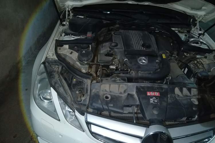 Used Mercedes-Benz E-Class 2011 E 260 CGI Coupe Engine Bay Right
