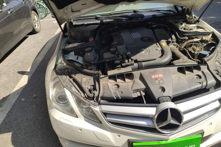 Used Mercedes-Benz E-Class 2011 E 260 CGI Coupe Engine Bay Right
