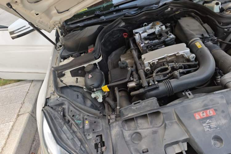 Used Mercedes-Benz E-Class 2011 E 260 CGI Coupe Engine Bay Right