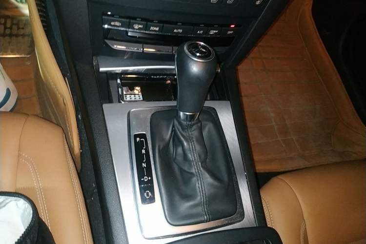 Used Mercedes-Benz E-Class 2011 E 260 CGI Convertible Edition Gear Lever